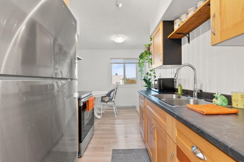 313-2211 Clearbrook Road, Abbotsford, BC 