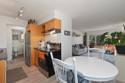 313-2211 Clearbrook Road, Abbotsford, BC 