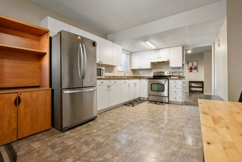 9511 160 Street, Surrey, BC 