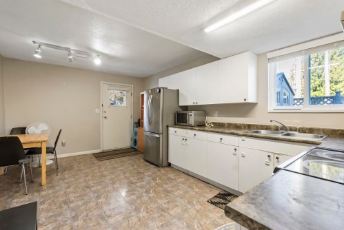 9511 160 Street, Surrey, BC 