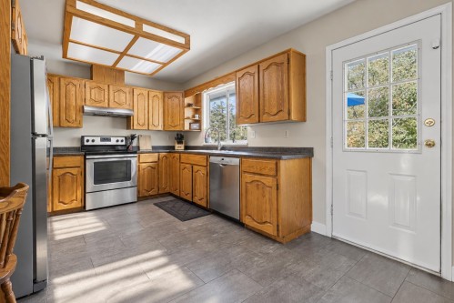 14287 73A Avenue, Surrey, BC 