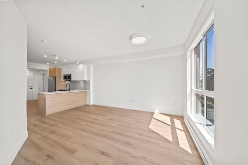 439-20769 Fraser Highway, Langley, BC 