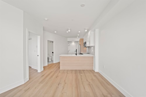 439-20769 Fraser Highway, Langley, BC 