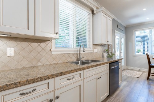 5910 164A Street, Surrey, BC 
