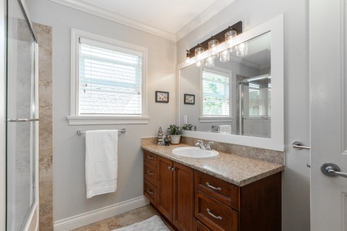 5910 164A Street, Surrey, BC 