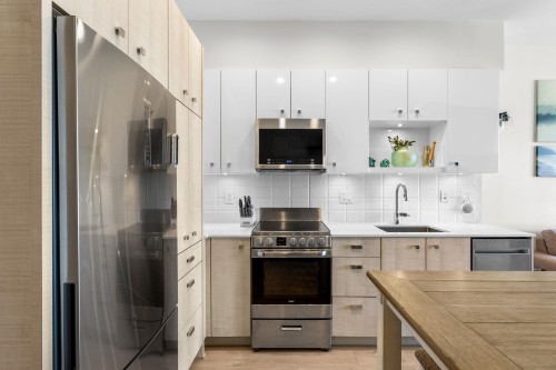 518-10838 Whalley Boulevard, Surrey, BC 