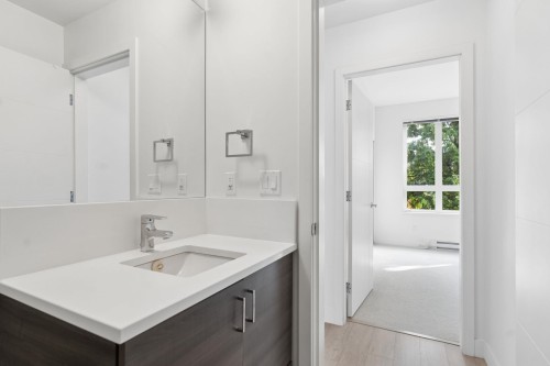 307-13919 Fraser Highway, Surrey, BC 