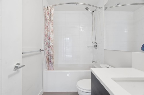 307-13919 Fraser Highway, Surrey, BC 