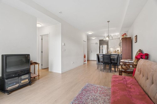 307-13919 Fraser Highway, Surrey, BC 