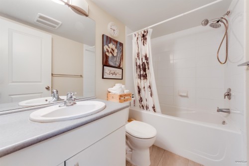 329-10838 City Parkway, Surrey, BC 