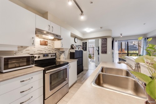 329-10838 City Parkway, Surrey, BC 