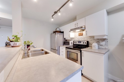 329-10838 City Parkway, Surrey, BC 