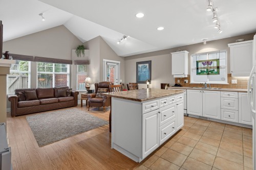 96-15500 Rosemary Heights Crescent, Surrey, BC 