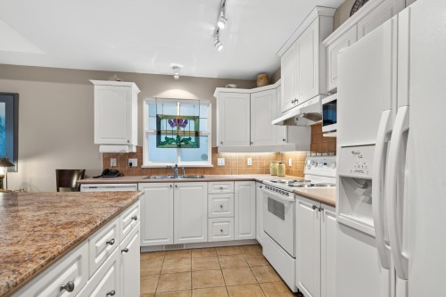 96-15500 Rosemary Heights Crescent, Surrey, BC 