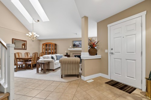 96-15500 Rosemary Heights Crescent, Surrey, BC 