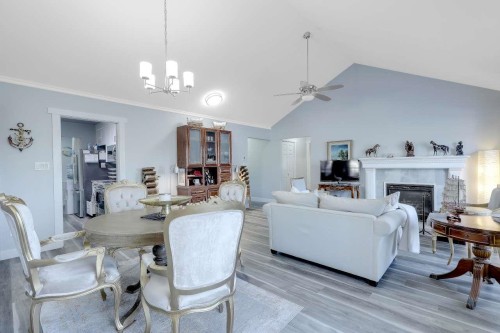202-9109 154 Street, Surrey, BC 