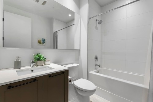 216-13933 105 Boulevard, Surrey, BC 