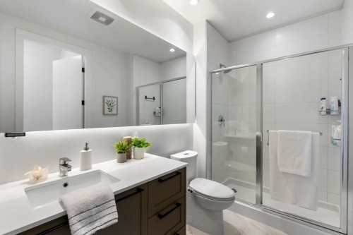 216-13933 105 Boulevard, Surrey, BC 