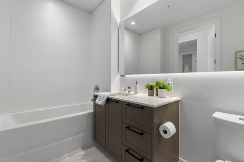 216-13933 105 Boulevard, Surrey, BC 