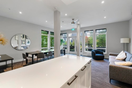 216-13933 105 Boulevard, Surrey, BC 