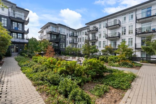 216-13933 105 Boulevard, Surrey, BC 