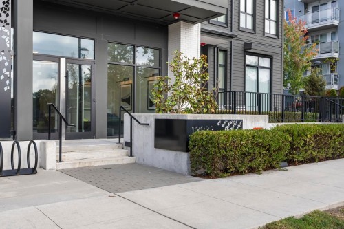 216-13933 105 Boulevard, Surrey, BC 