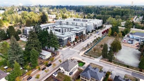216-13933 105 Boulevard, Surrey, BC 