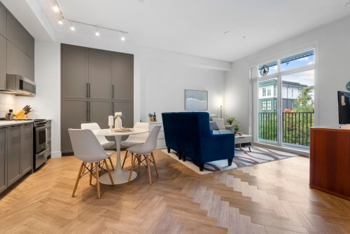 216-13933 105 Boulevard, Surrey, BC 