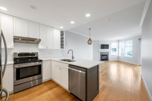 305-15368 16A Avenue, Surrey, BC 