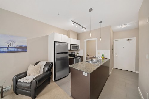 422-13733 107A Avenue, Surrey, BC 