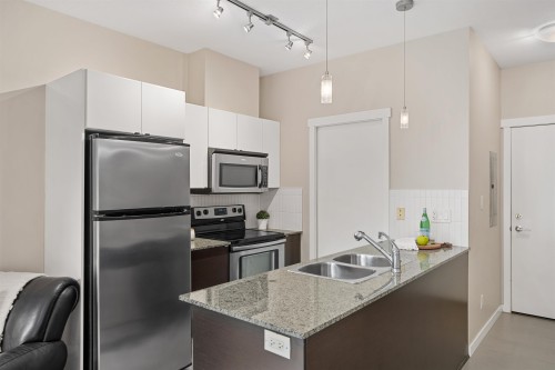 422-13733 107A Avenue, Surrey, BC 