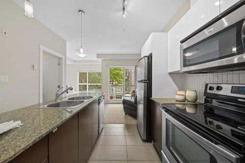 422-13733 107A Avenue, Surrey, BC 