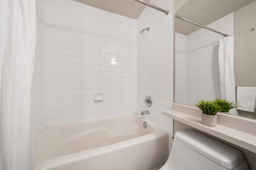 422-13733 107A Avenue, Surrey, BC 