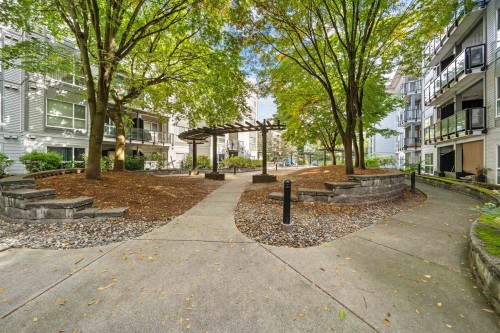 422-13733 107A Avenue, Surrey, BC 