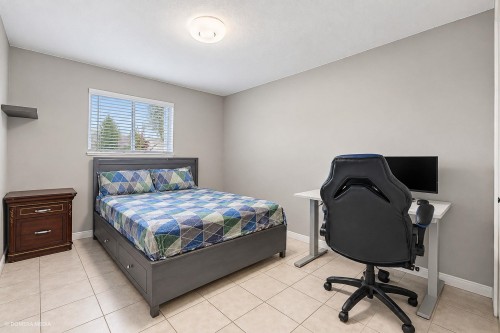 215-7838 120A Street, Surrey, BC 