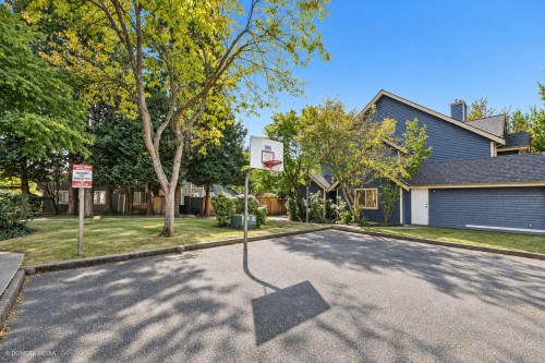 215-7838 120A Street, Surrey, BC 
