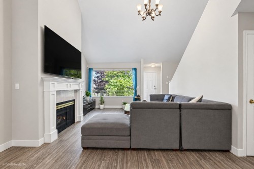 215-7838 120A Street, Surrey, BC 