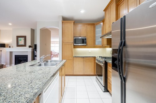 3-15425 Rosemary Heights Crescent, Surrey, BC 
