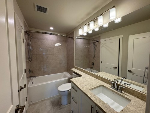 A3xx-8233 20b Street , Langley, BC V2Y 4M7 3