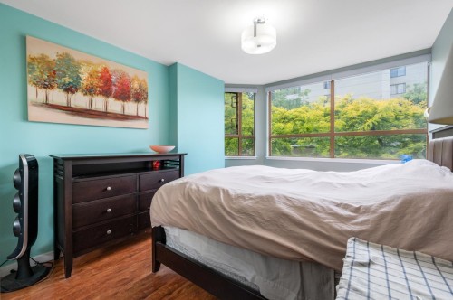 101-15111 Russell Avenue, White Rock, BC 