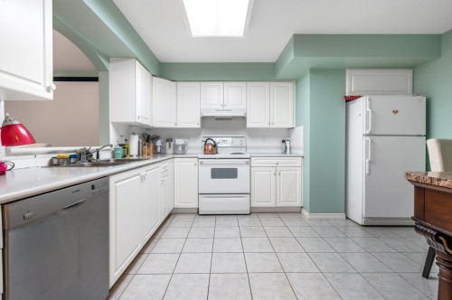 101-15111 Russell Avenue, White Rock, BC 