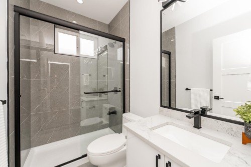 102-18573 56 Avenue, Surrey, BC 