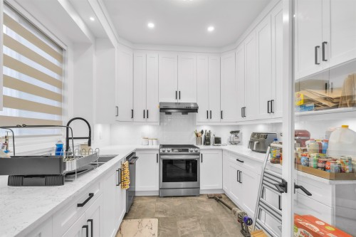 17284 61A Avenue, Surrey, BC 