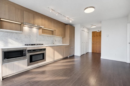 809-13750 100 Avenue, Surrey, BC 