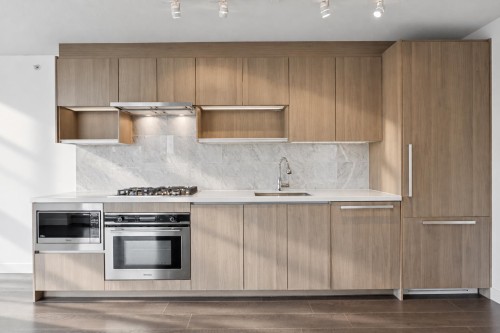 809-13750 100 Avenue, Surrey, BC 