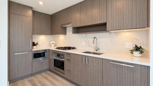 605-13350 Central Avenue, Surrey, BC 