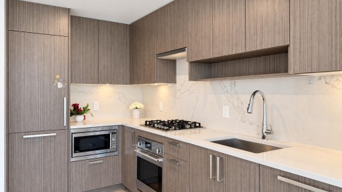 605-13350 Central Avenue, Surrey, BC 
