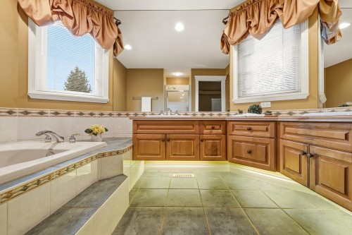 3528 Canterbury Drive, Surrey, BC 
