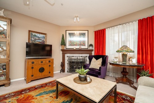 304-5489 201 Street, Langley, BC 