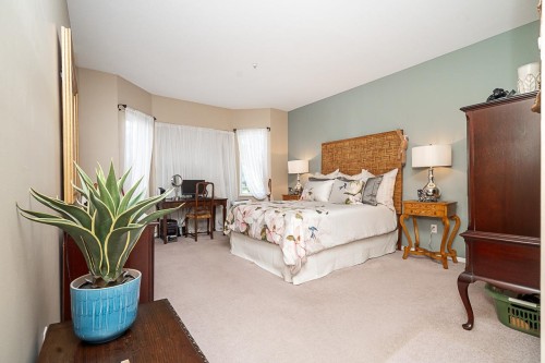 304-5489 201 Street, Langley, BC 